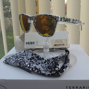 Frogskin Rag&Bone Black and White Camouflage / Fire Iridium (2)