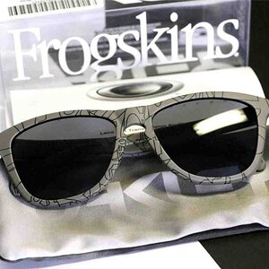 My Collectors Frogskin in Smog Text / Grey