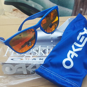 Frogskin 35th Anniversary Edition Primary Blue - Prizm Ruby.