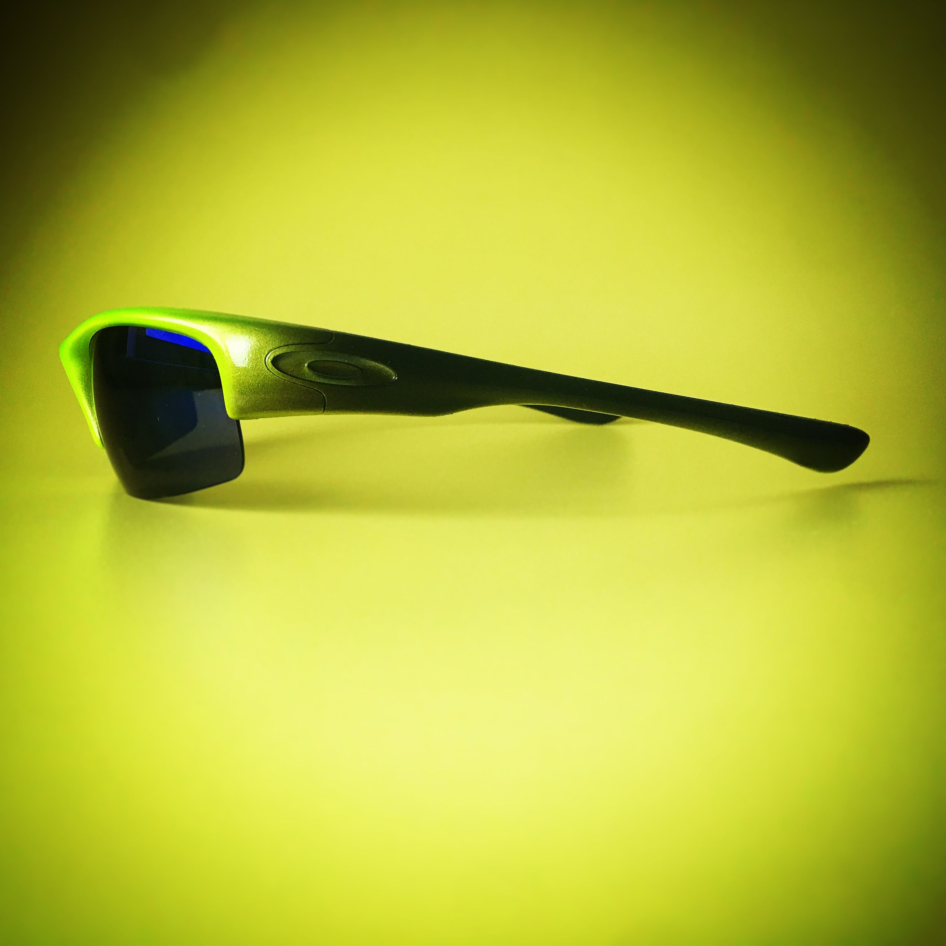 Bottlecap Pearl Lime to Black with Ice Iridium