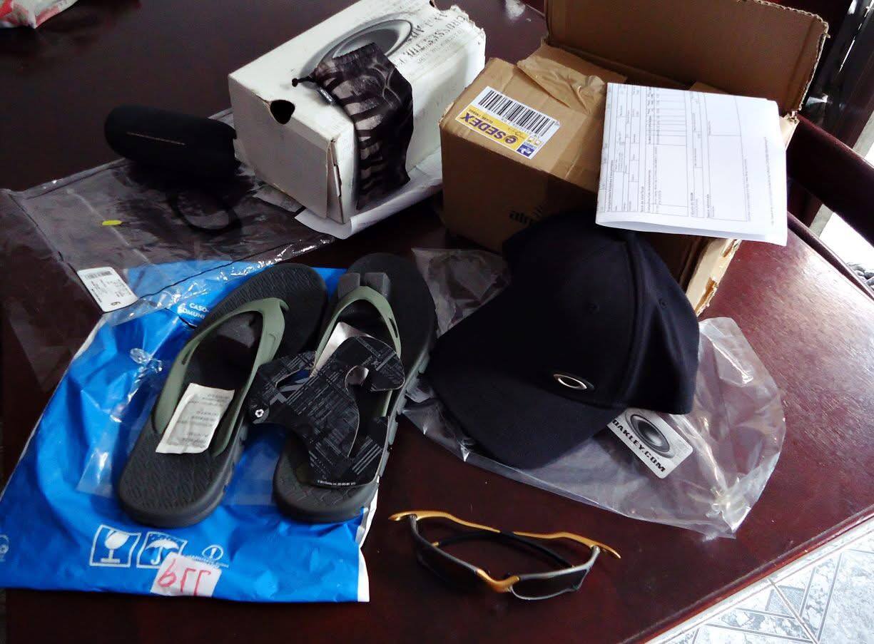 DE TODOS OS ITENS SÓ ME RESTOU O BONE