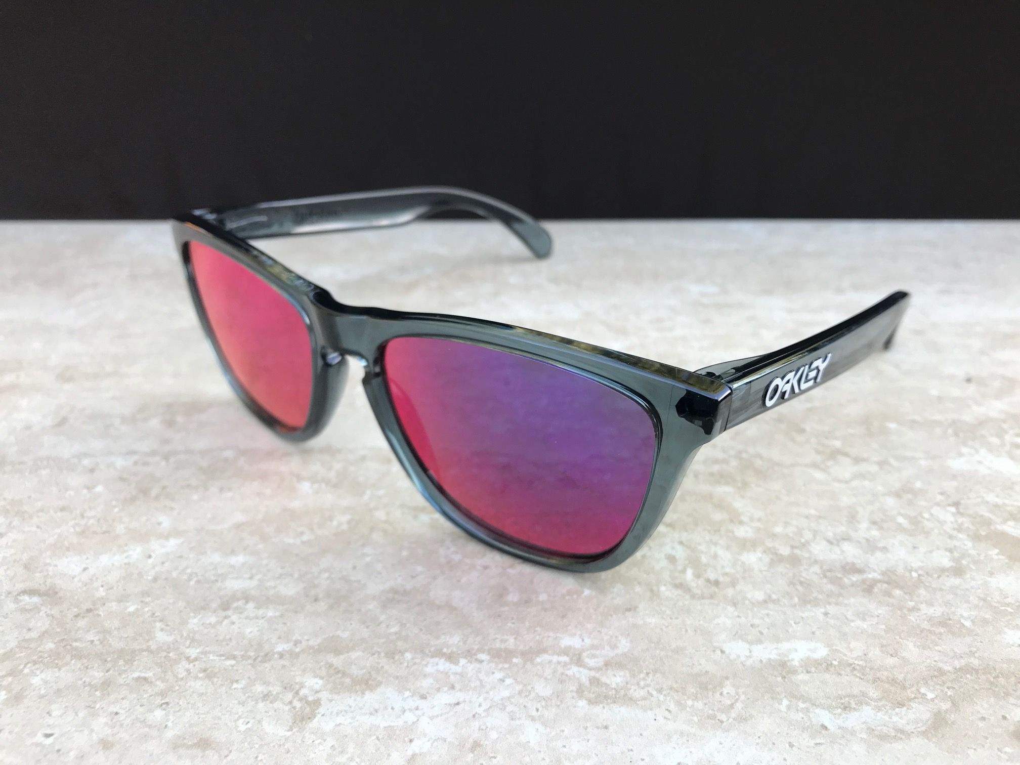 Frogskins Crystal Black w/+ Red