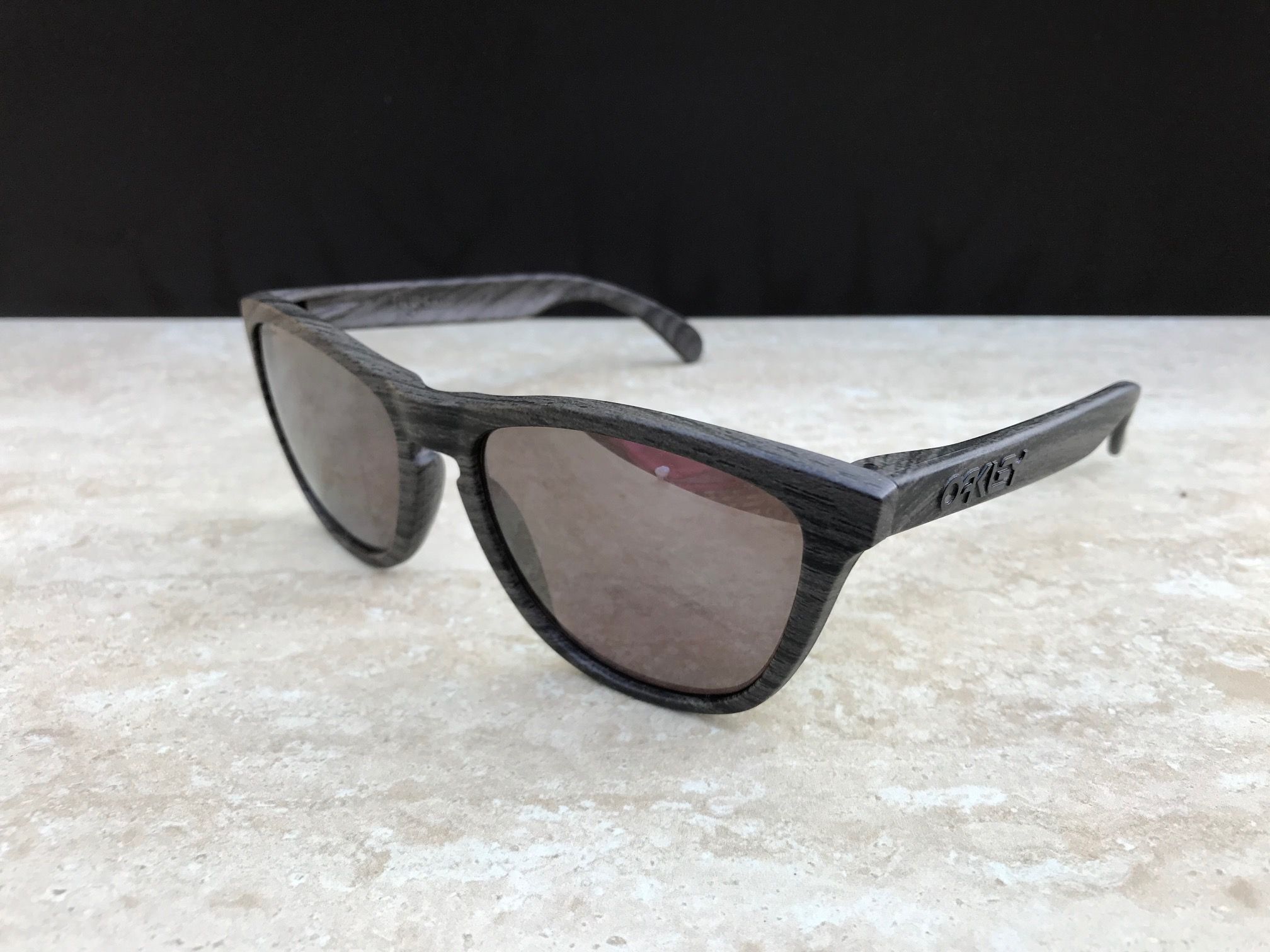 Frogskins Woodgrain w/Prizm Daily