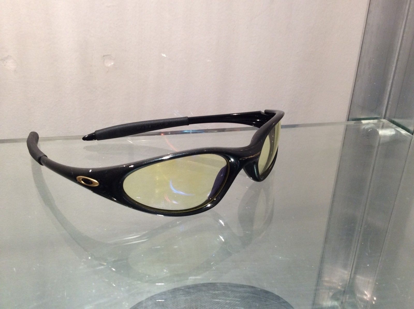 Jet Black / H.I. Blue