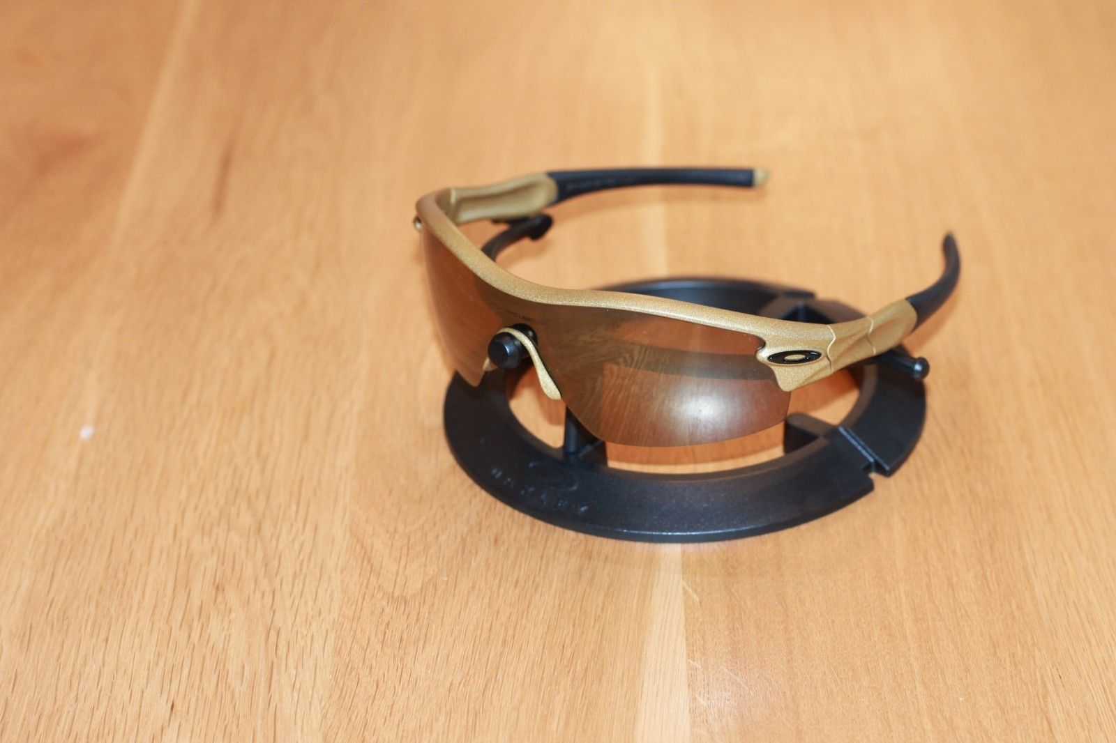 Metallic Gold Straight Arm