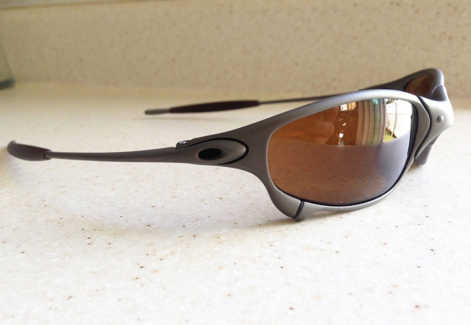 OAKLEY JULIET / X-METAL - DARK BRONZE LENSES - Left View