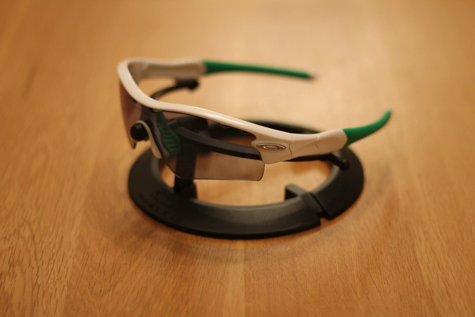 Pearl White Straight Arm