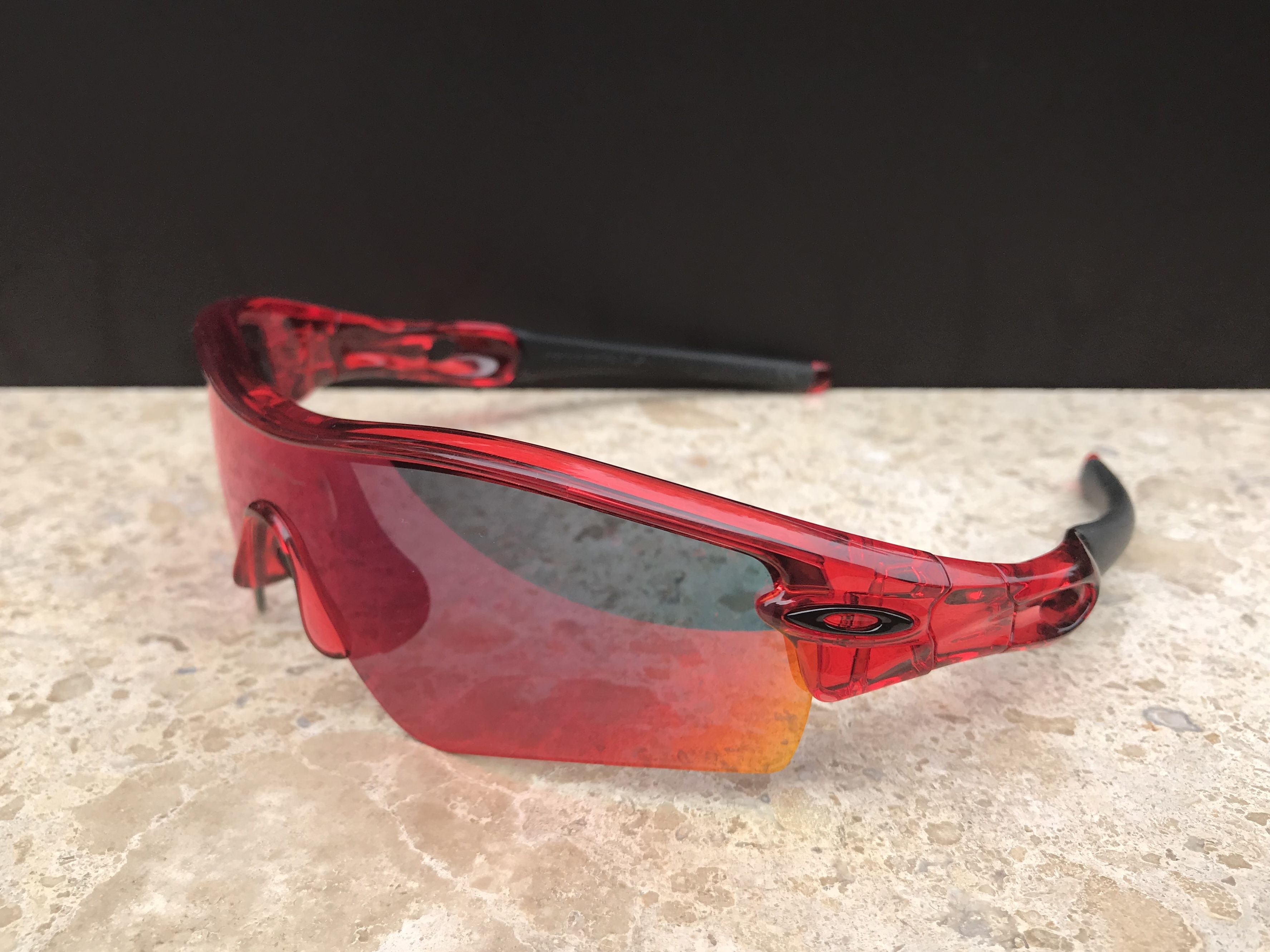 Radar Crystal Red w/+ Red