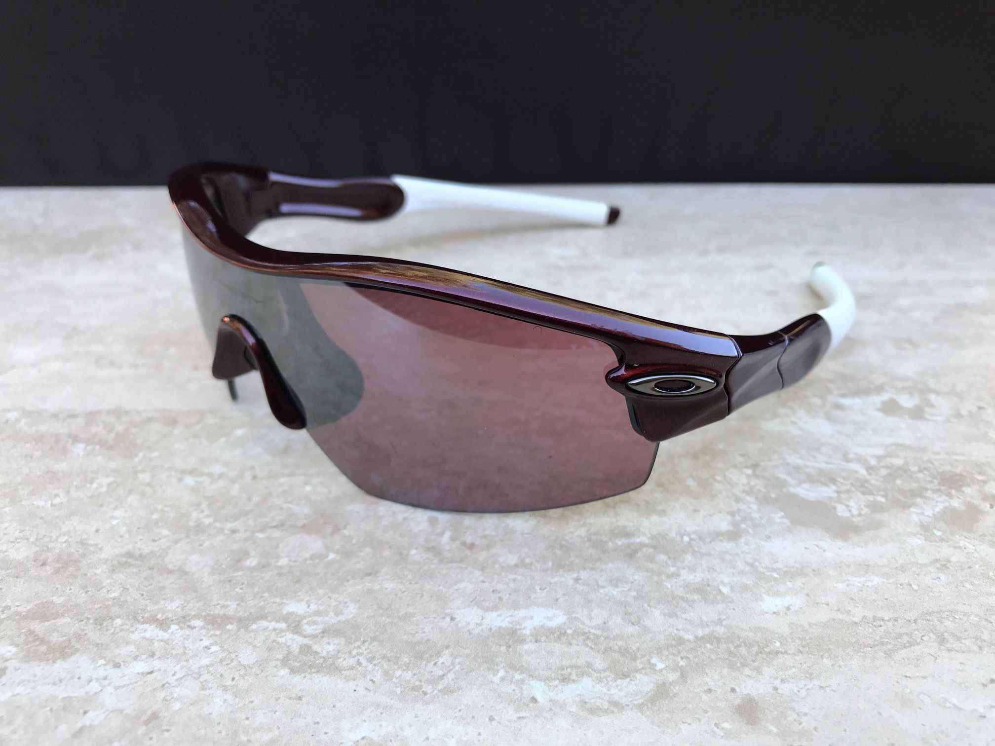 Radar Metallic Red w/G20 Black