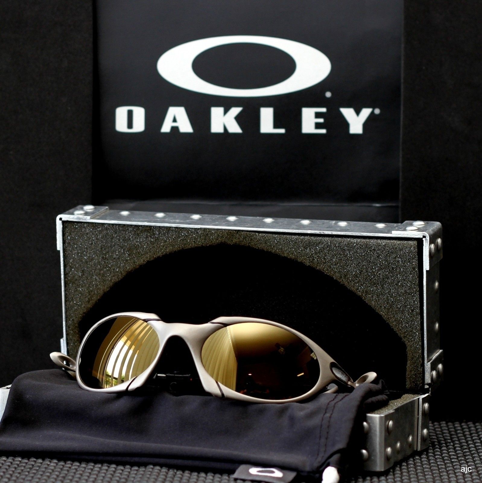 Romeo Titanium Gold Etched Bone Finish