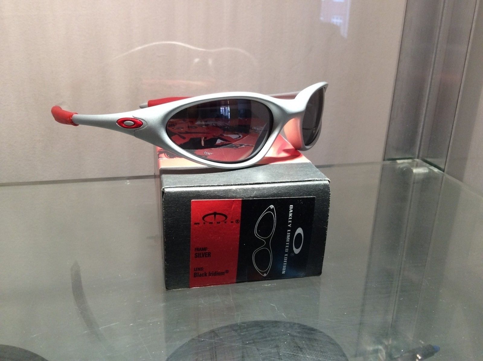 Silver / Black Iridium (Ducati)